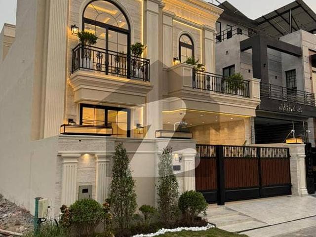 8 Marla Brand New House Available For Rent