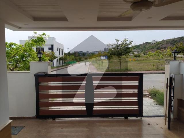 8 Marla brand new house available for rent Bahria Enclave Sector J
