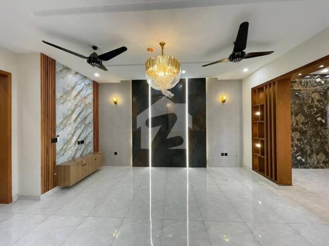 8 Marla Brand New House For Sale In Valencia Town