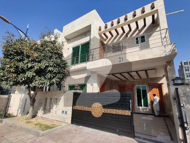 8 Marla Brand New House For Rent