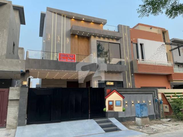 8 Marla Brand New Modern House