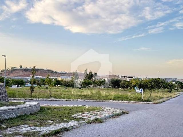 8 Marla Commercial Crown Jewel Of Main DHA Express Way: 280 Feet Plot For Sale