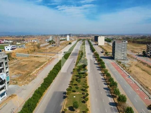 8 marla commercial very close to main dha head office