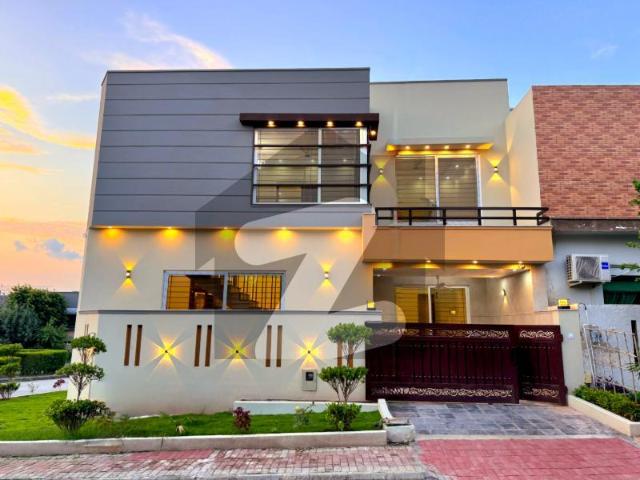 8 Marla Corner House With Decorated Lawn For Sale in Bahria Phase 8 Bahria Town Phase 8