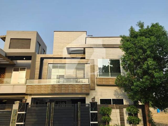 8 marla double heighted brand new house for sale