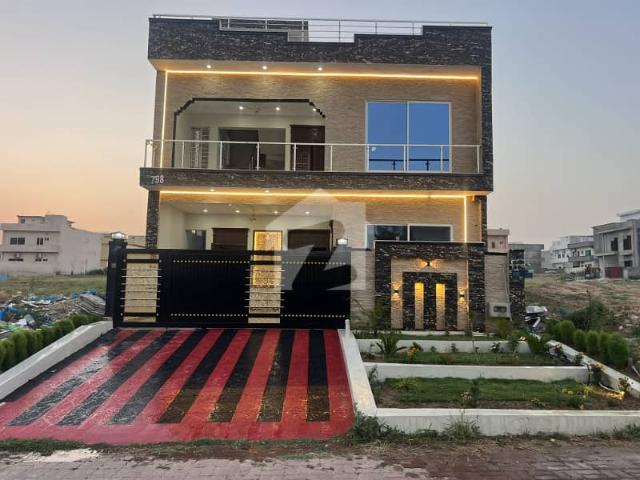 8 Marla Elegantly Designed House For Sale On Main Boulevard