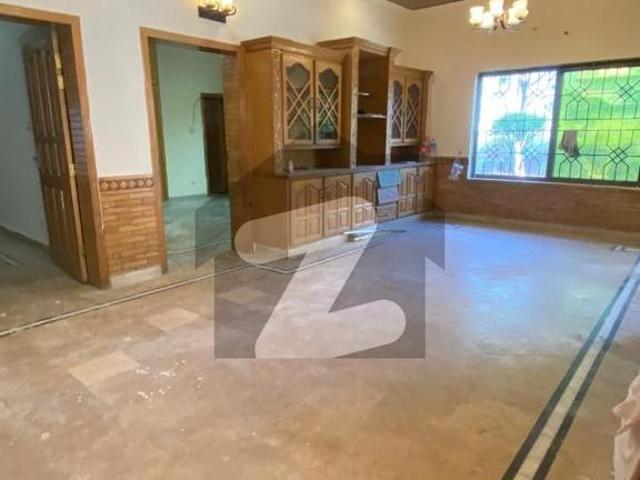 8 Marla Full House 5 Bedrooms Attached Bathrooms 2 DD 2kitchen Fully Marbled Car Parking For Rent G 11