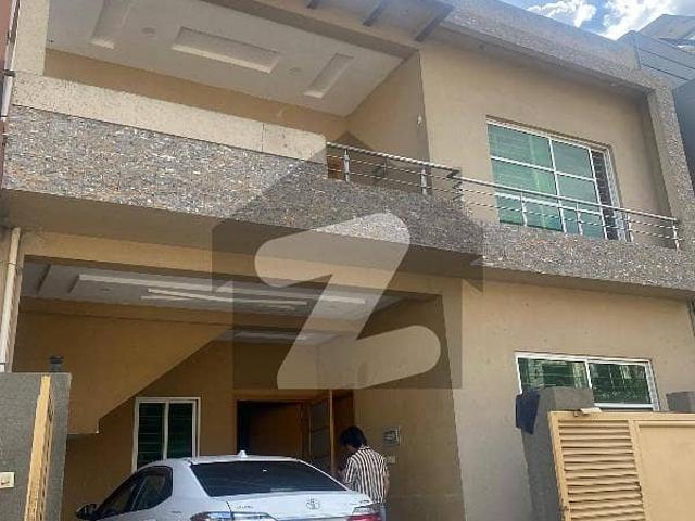 8 marla house near a markaz