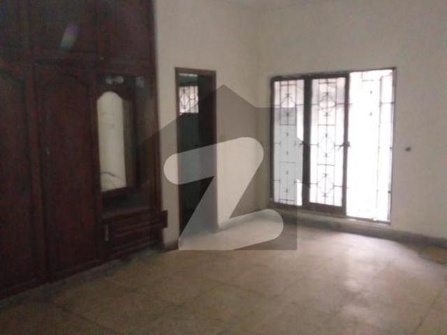 8 Marla House For Rent Near To Park And Mosque Commercial Prime Location New Super Town