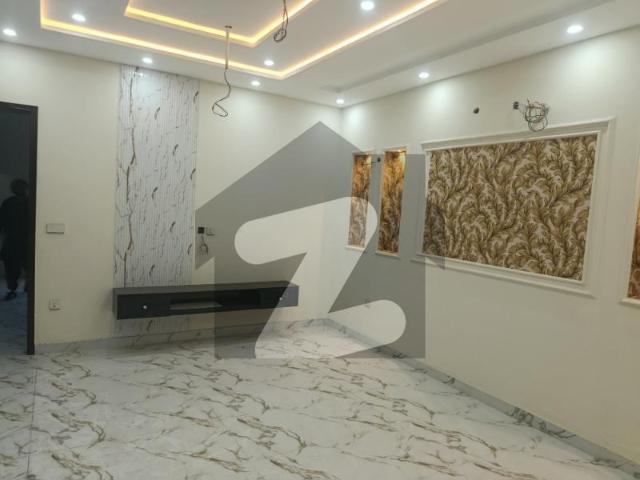 8 Marla House For Rent With Lawn Bahria Town Sector C