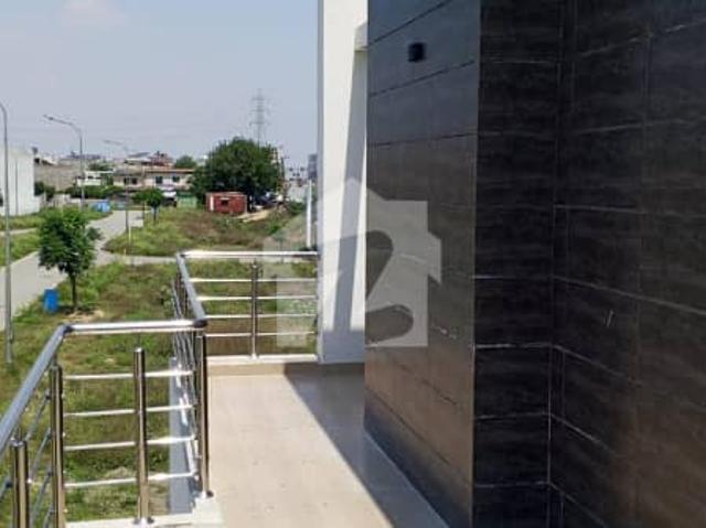 8 MARLA HOUSE FOR SALE ON URGENT BASIS Owner Built House Excellent Finish, Spacious & Ready to Move