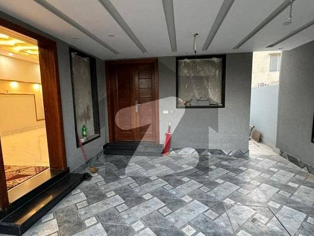 8 Marla House For Sale Bahria Orchard OLC D Block Facing Park, Owner Built House, Near To Main Road, Prime Location, Modern Elevation