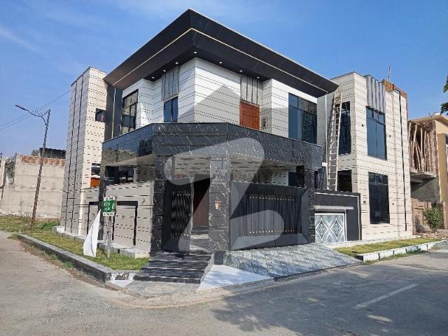 8 Marla House For sale In Beautiful Green Valley
