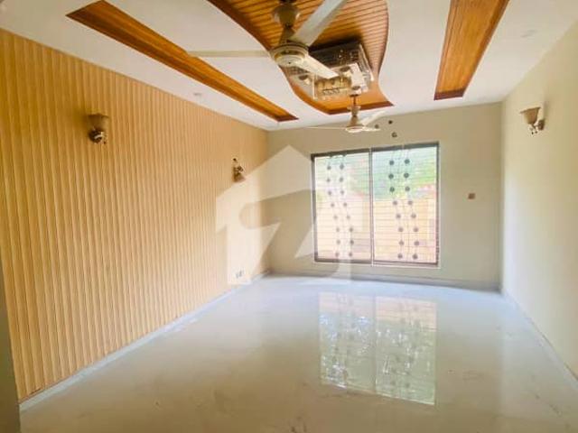 8 Marla House For Sale In Umer Block Bahria Town Lahore