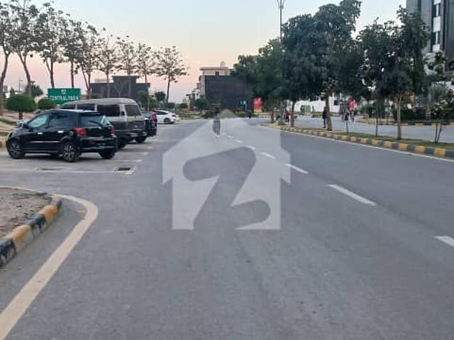 8 marla ideally located plot for sale in faisal town