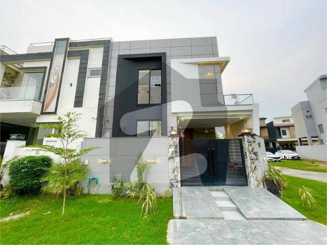 8 Marla Luxurious House In DHA Phase 9 Town, Lahore For Rent