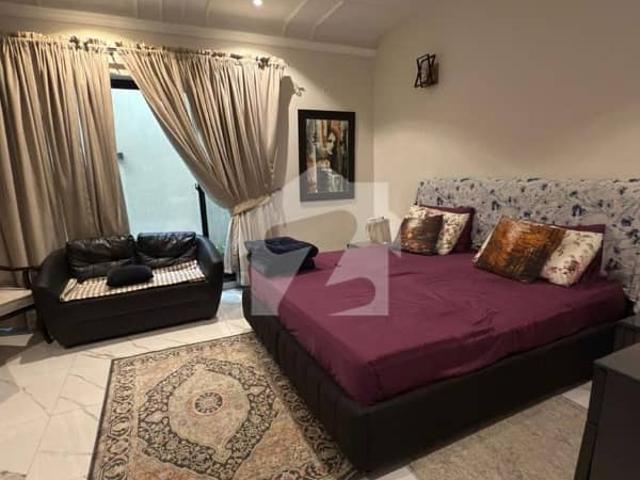 8 marla luxury house for sale near to park