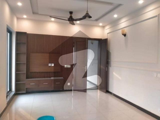 8 marla like a brand new luxury condition good excellent upper portion house for rent in umar block bahria town lahore