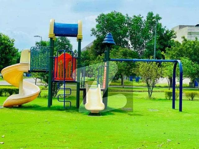 8 Marla Park Facing Super Hot Location Developed Plot For Sale In Very Reasonable price