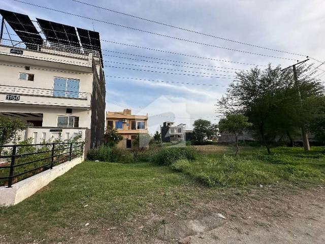8 Marla Plot Available For Sale In I 16