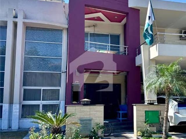 8 Marla Residential House For Sale In Safari Villas, Nearby Commercial Market, School, Mosuqe and Health Care Canter
