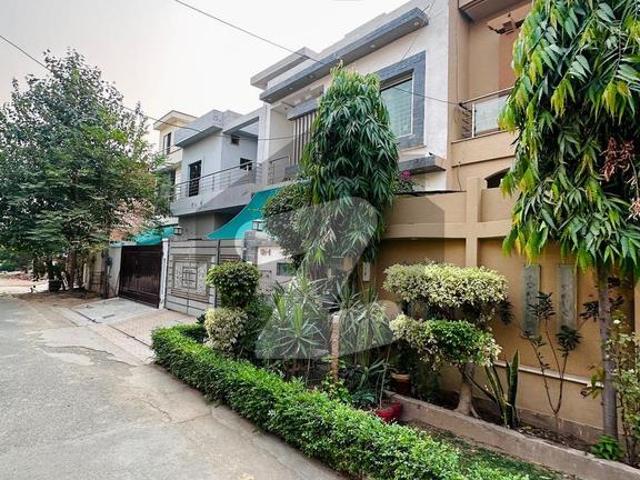 8 marla slightly used gass wapda Available Beautiful House Available For Sale Park View City