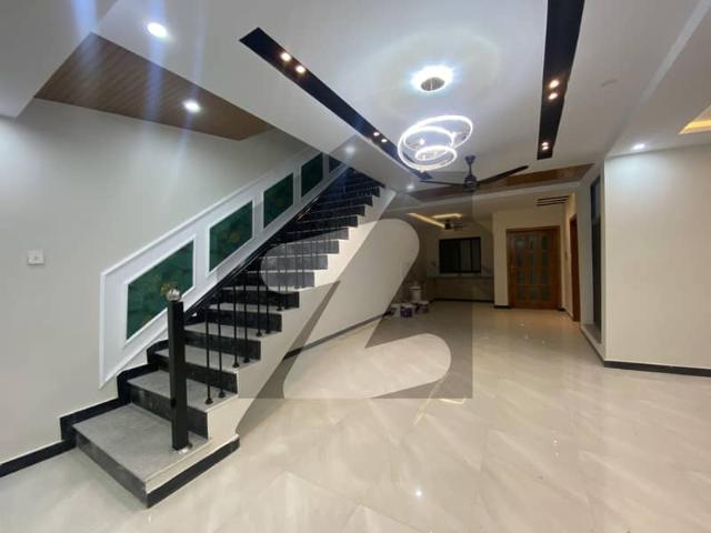 8 Marla Spacious House For Those Aiming High Standard Living