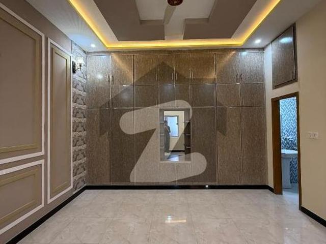 8 Marla triple Storey House 4 Bedrooms With Bathrooms. 5 Dining Room /2 Kitchens All Facilities In Life Available Electric City Water Gas PHAF Officers Residencia