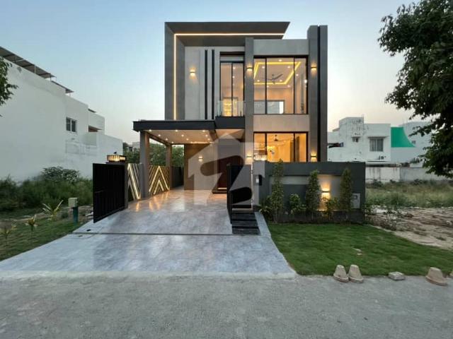 8 Marla Ultra Modern Design For Sale In DHA 9 Town Facing To Askari 11
