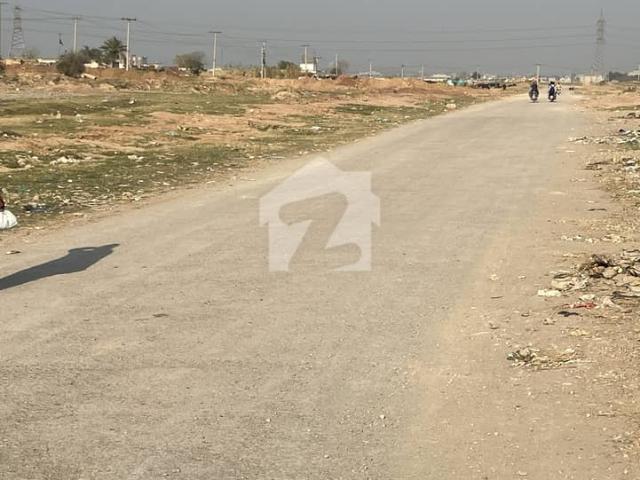 8 Marla 30x60 Level Plot Ideal Location In I 12/1