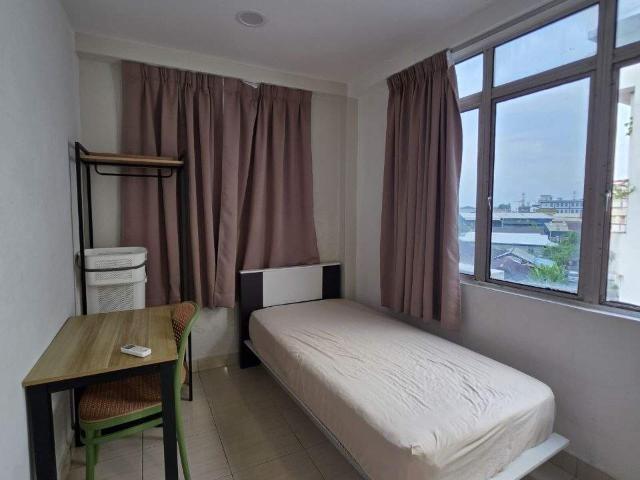 8 min to MRT Serdang jaya Master room@Seri kembangan Q ON️ Zero deposit️