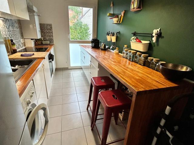 8 min walk to Metro Line 11 – Exceptional Apartment with 40m² Private Garden – Ideal for Corporate Stays