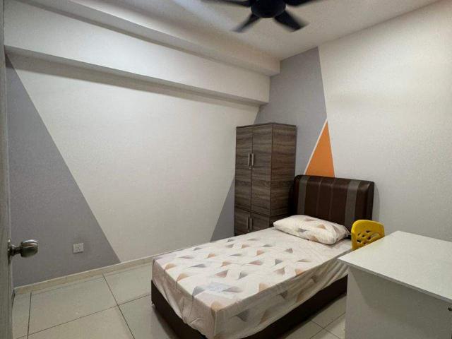 8 MINS WALK TO UOC/MMU | NEWLY RENOVATED UNIT