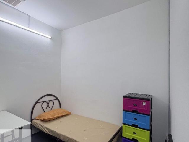 8 Mins walk to MRT Maluri Comfortable StayNEW ROOMS