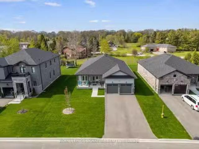 8 Misty Ridge Road, Wasaga Beach, ON, L9Z 0R8 house for sale.