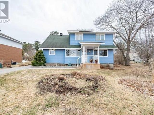 8 Mountain View Crescent, Deep River, ON, K0J 1P0 house for sale | Listing ID X12089 | Royal LePage