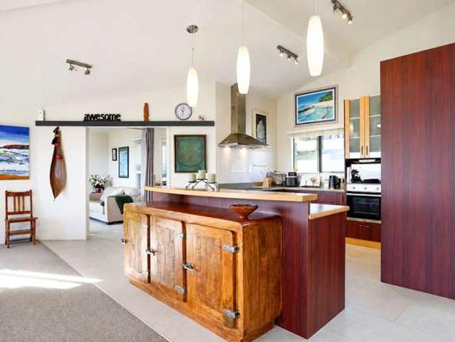 8 Naera Place, Kawaha Point, Rotorua
