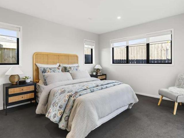 8 Opouatu Avenue, Glenbrook, Franklin