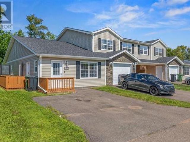 8 Autumn Lane, Stratford, PE, C1B 4B1 townhouse for sale | Listing ID 202503 | Royal LePage
