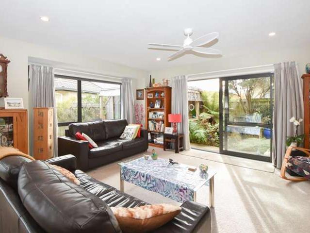 8 Ashmore Park Road, Carterton