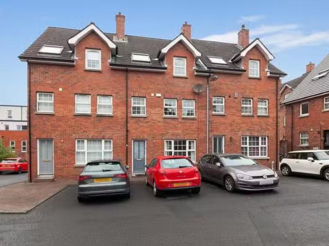 8 Ashley Mews