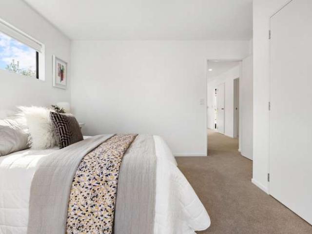 8 Bunker Rise, Golflands, Manukau City