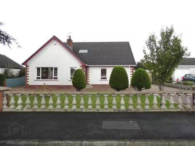 8 Ballynacree Avenue