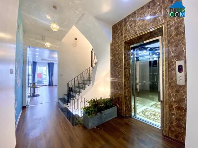 8. Bán Nhà Mặt Đường Hoàng Ngọc Phách Vị Trí Kim Cương 4 Tầng Có Thang Máy