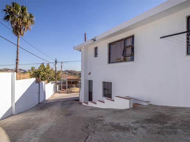 8 Bedroom House in Claudius