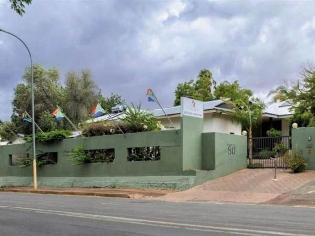 8 Bed House in Middelpos