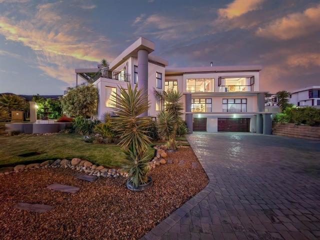 8 Bed House in Plattekloof Glen