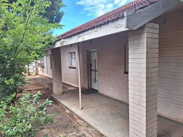 8 Bedroom Apartment in Vryburg