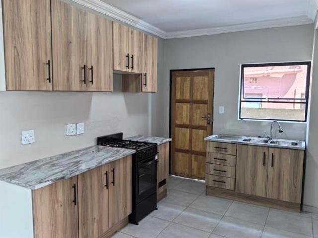 8 Bedroom Garden Cottage in Klippoortjie