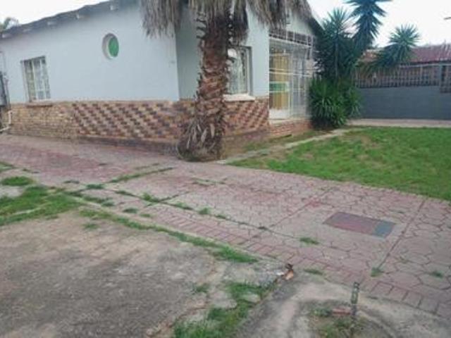 8 bedroom house guesthouse on the.